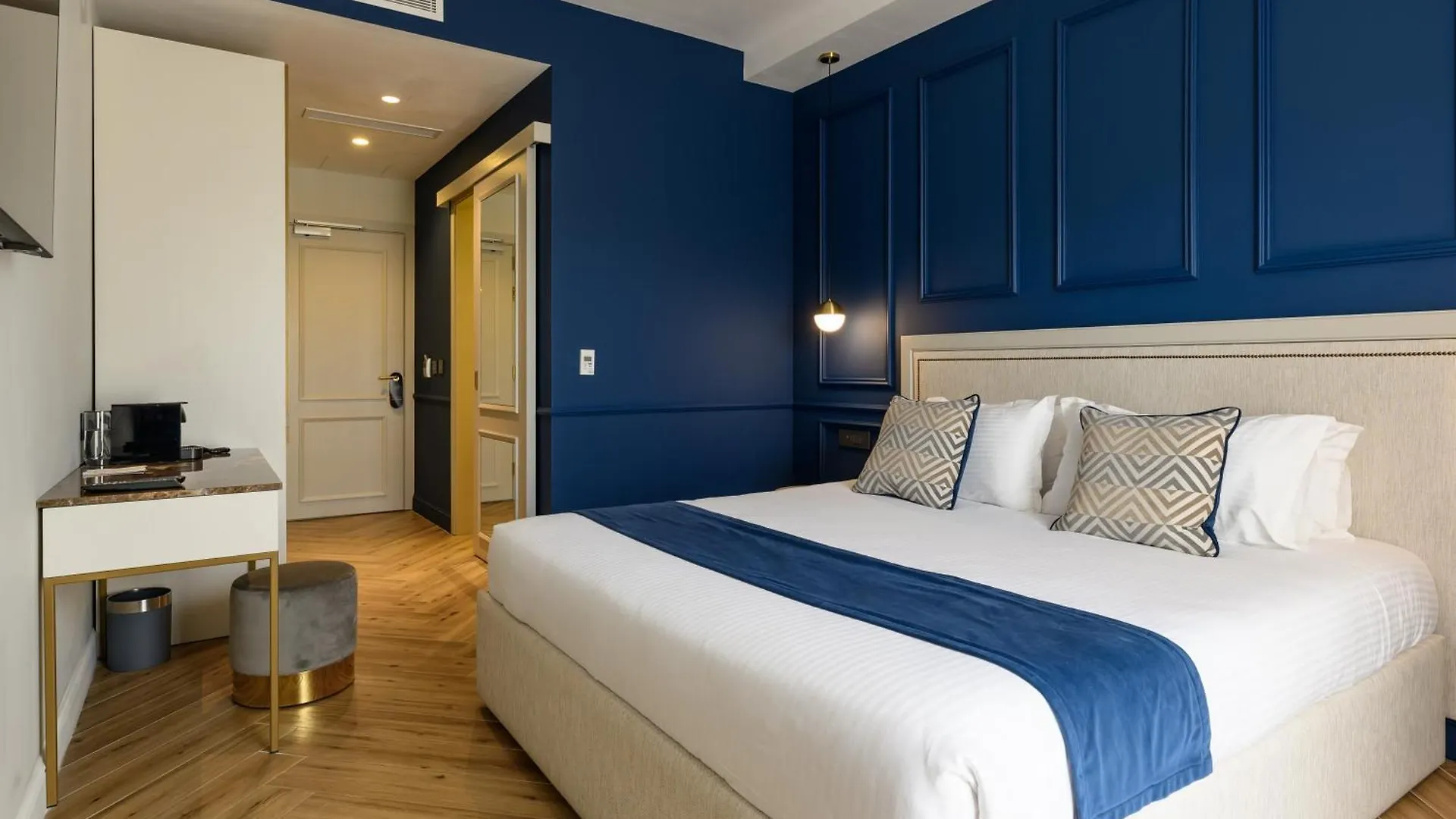 Hotel XVI Suites - Adults Only Naxxar
